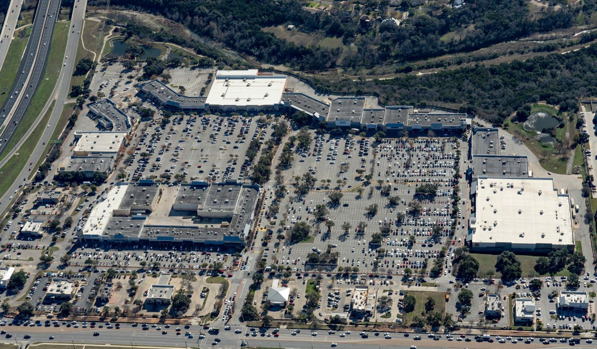 Oxford enters US open-air retail market with acquisition of 1 million sq ft Austin-based retail portfolio in JV with Pine Tree